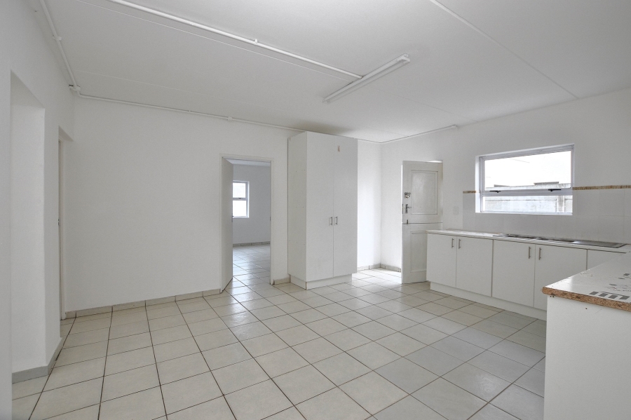8 Bedroom Property for Sale in Parklands Western Cape